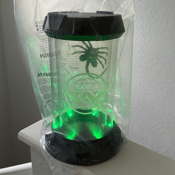 Alien Romulus LED Facehugger Specimen Container Popcorn Bucket Regal EXCLUSIVE - Picture 3 of 4